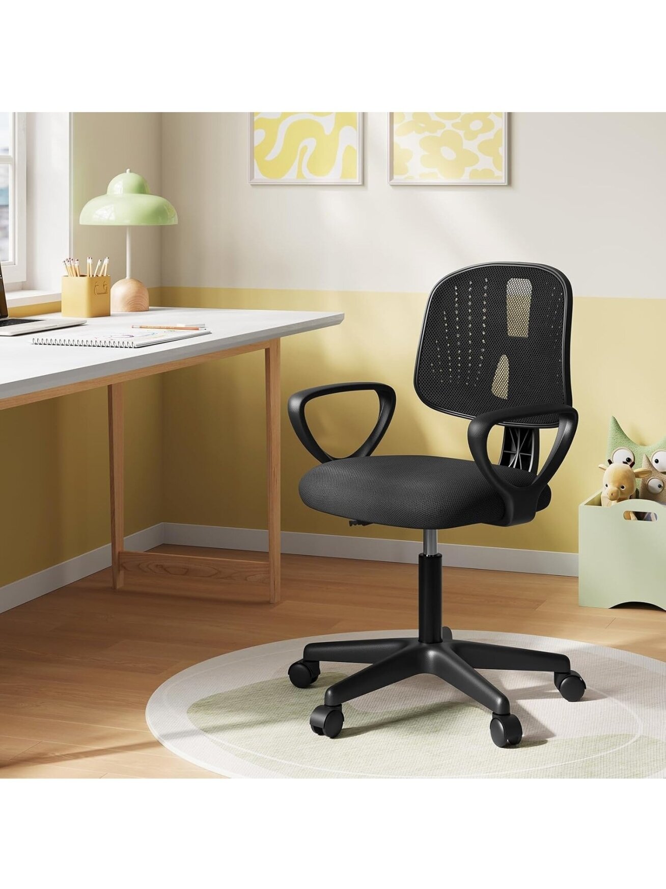 Ergonomic Children's Desk Chair, Height Adjustable, with Movable Breathable Mesh Backrest, Armrests and Wheels. 1